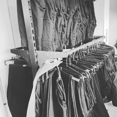 Ourlet et pose étiquette pantalon SBVI